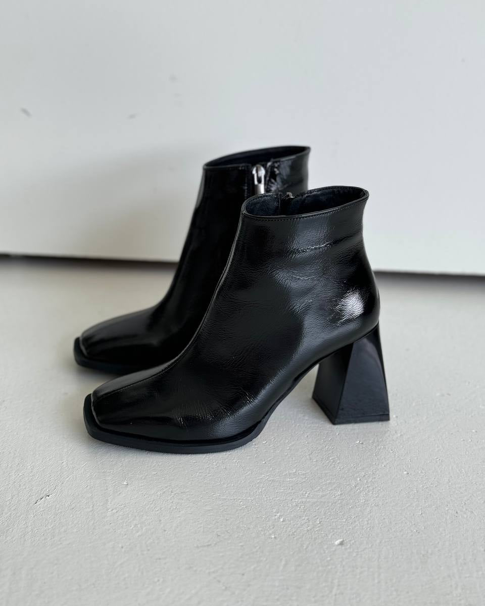 Vienna Noir High Gloss Ankle Boots