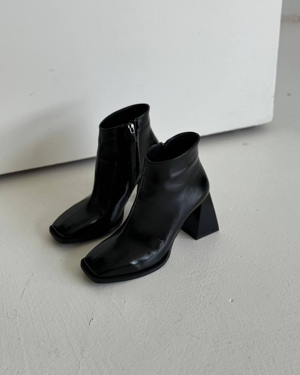 Vienna Noir High Gloss Ankle Boots