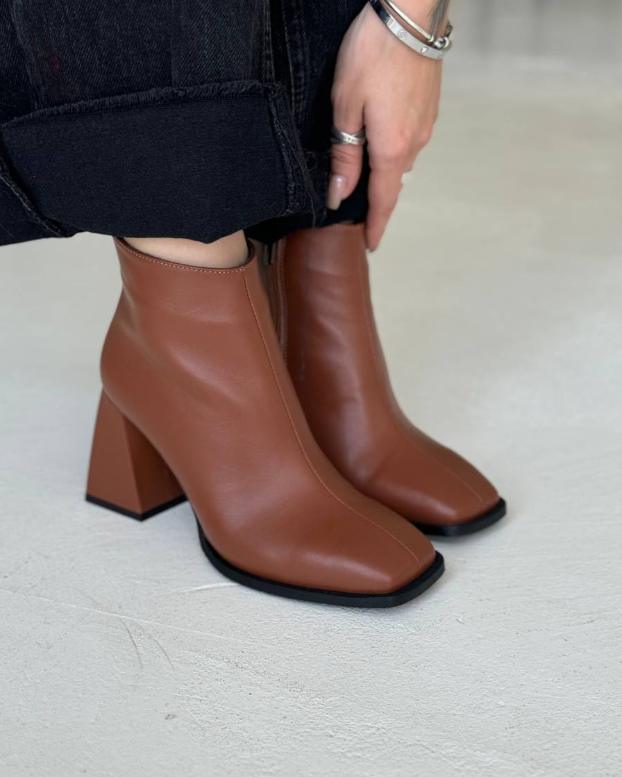 Vienna Tan Block Heel Boots